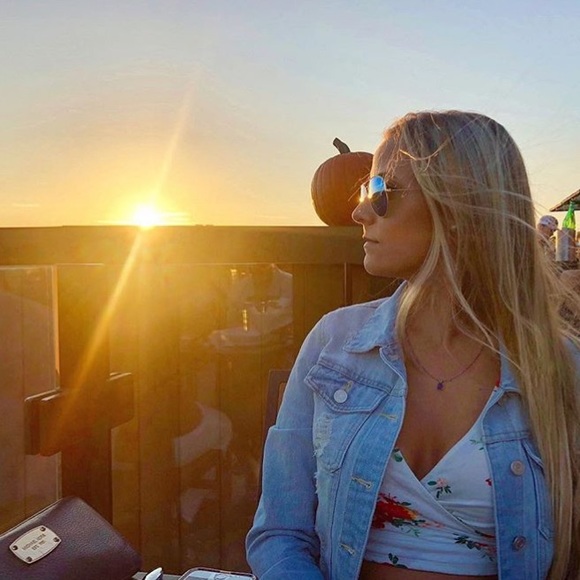 Aloha!! I’m Christine 🌺 - Picture 3 of 6